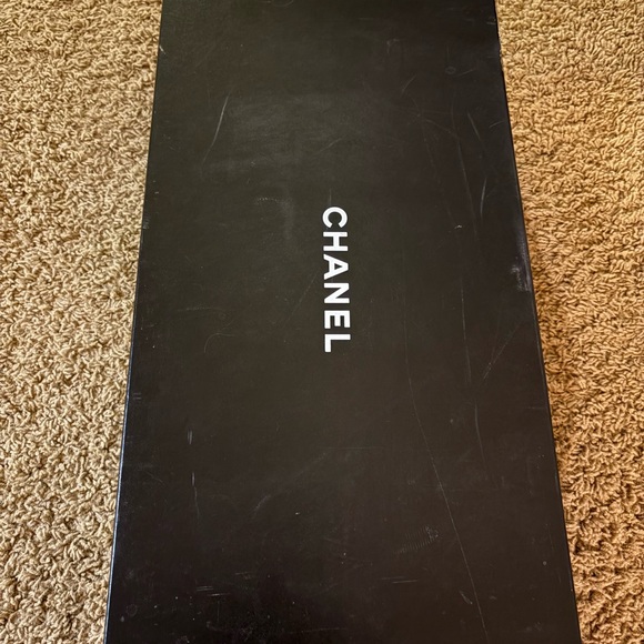 CHANEL CC CLAIR LEATHER TALL RIDING BOOTS sz 38 pre loved - Picture 2 of 16